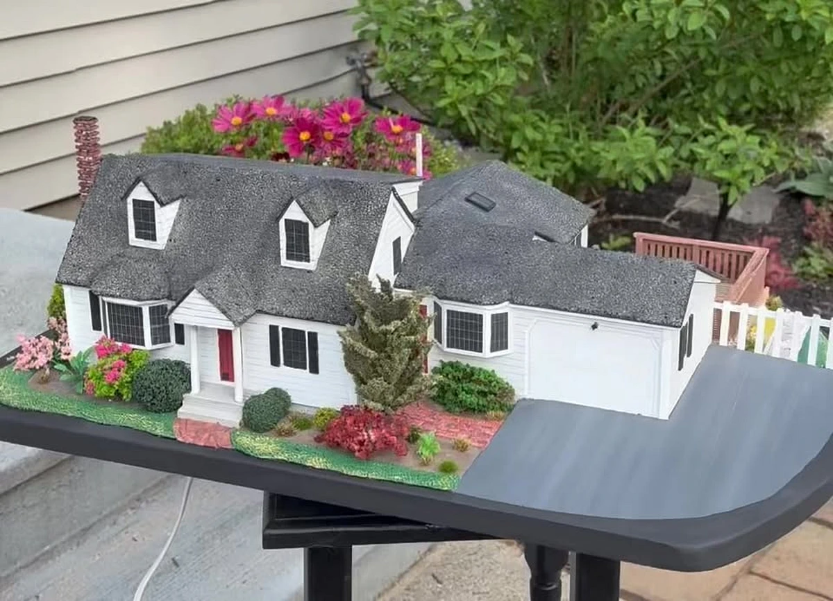 Custom Home replica by Kevin Coffey.